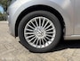 Volkswagen Up! 1.0 high up! BlueMotion | Schuif/kantel dak | Fender Audio | Volledig onderhouden | All seasons | Scherm | DEALER-STAAT