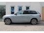 Volvo XC90 T8 Plug-in hybrid AWD Ultra Black Edit. Executive | Extra getint glas achter | Nappa leder met ventilatie | Gelamineerde zijruiten rondom | Bowers & Wilkins audiosysteem | Luchtvering voor en achter met FOUR-C settings | Grafisch Head-up Display | Visual Park Assist (incl. 360º view) | Elektrisch bedienbaar glazen panoramisch schuif-/kanteldak met elektrisch bedienbaar zonnescherm