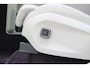 Volvo EX60 P10 AWD Ultra 95 kWh | Apple Carplay/ Android Auto | Kunstlederen bekleding | Elektrochromatisch panoramadak | Voorstoelen verwarmd | Warmtepomp | 22" lichtmetalen velgen |