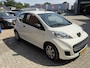 Peugeot 107 Benzine 1.0-12V XR Airco * Radio CD speler * ABS Remsysteem * Stuurbekrachtiging * 2 Sleutels * Vingerhoets; Vierde Generatie Eersteklas Service. Al meer dan 100 jaar een begrip in de Brabantse Kempen