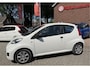 Peugeot 107 Benzine 1.0-12V XR Airco * Radio CD speler * ABS Remsysteem * Stuurbekrachtiging * 2 Sleutels * Vingerhoets; Vierde Generatie Eersteklas Service. Al meer dan 100 jaar een begrip in de Brabantse Kempen