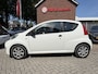 Peugeot 107 Benzine 1.0-12V XR Airco * Radio CD speler * ABS Remsysteem * Stuurbekrachtiging * 2 Sleutels * Vingerhoets; Vierde Generatie Eersteklas Service. Al meer dan 100 jaar een begrip in de Brabantse Kempen