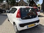 Peugeot 107 Benzine 1.0-12V XR Airco * Radio CD speler * ABS Remsysteem * Stuurbekrachtiging * 2 Sleutels * Vingerhoets; Vierde Generatie Eersteklas Service. Al meer dan 100 jaar een begrip in de Brabantse Kempen