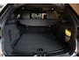 Land Rover Discovery Sport 1.5 P270e Dynamic SE Full Options SOH: 98,7% Panodak Leer Navi Camera PDC LM velgen Elektr. achterklep Elektr. trekhaak Meridian Soundsystem Climate Memory seats Stoelverwarming voor & achter LM velgen