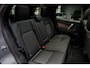 Land Rover Discovery Sport 1.5 P270e Dynamic SE Full Options SOH: 98,7% Panodak Leer Navi Camera PDC LM velgen Elektr. achterklep Elektr. trekhaak Meridian Soundsystem Climate Memory seats Stoelverwarming voor & achter LM velgen