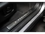 Land Rover Discovery Sport 1.5 P270e Dynamic SE Full Options SOH: 98,7% Panodak Leer Navi Camera PDC LM velgen Elektr. achterklep Elektr. trekhaak Meridian Soundsystem Climate Memory seats Stoelverwarming voor & achter LM velgen