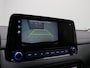 Hyundai Kona 1.6 GDI HEV Premium / Lederen bekleding / HUD Display / Navigatie / Adaptieve Cruise Control / Elektrisch stoel voor / Stoel verwarming & koeling voor / NL Auto / Historie aanwezig /