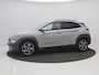 Hyundai Kona 1.6 GDI HEV Premium / Lederen bekleding / HUD Display / Navigatie / Adaptieve Cruise Control / Elektrisch stoel voor / Stoel verwarming & koeling voor / NL Auto / Historie aanwezig /