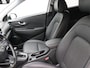 Hyundai Kona 1.6 GDI HEV Premium / Lederen bekleding / HUD Display / Navigatie / Adaptieve Cruise Control / Elektrisch stoel voor / Stoel verwarming & koeling voor / NL Auto / Historie aanwezig /