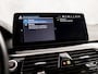 BMW 5-Serie 530e M Sport High Executive 293Pk Automaat (GROOT NAVI, M PAKKET, HEAD-UP DISPLAY, APPLE CARPLAY, HARMAN/KARDON, ELEK SPORTSTOELEN, CAMERA, STOELVERWARMING, NIEUWSTAAT)