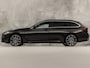 BMW 5-Serie 530e M Sport High Executive 293Pk Automaat (GROOT NAVI, M PAKKET, HEAD-UP DISPLAY, APPLE CARPLAY, HARMAN/KARDON, ELEK SPORTSTOELEN, CAMERA, STOELVERWARMING, NIEUWSTAAT)