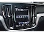 Volvo V60 2.0 B3 Business Pro | Adaptive Cruise | Stoel + Stuur Verwarmd | Trekhaak | Camera | Verwarmde voorruit |