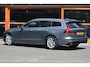 Volvo V60 2.0 B3 Business Pro | Adaptive Cruise | Stoel + Stuur Verwarmd | Trekhaak | Camera | Verwarmde voorruit |