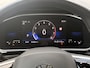 Volkswagen T-Roc 1.5 TSI R-Line Business+ Trekhaak / Carplay / Panodak / Sportstoelen / Adapt. Cruise