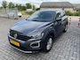 Volkswagen T-Roc 1.0 TSI Style Camera / PDC / Clima / Lane / Add. Cruise / Spraak bediening / Carplay / Trekhaak