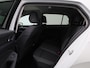 Volkswagen Golf 1.0 eTSI Life | Automaat | Panorama dak | Virtual cockpit | Parkeer sensoren | Stoel/stuur verwarming | Navigatie | Apple Carplay / Android Auto | Sfeerverlichting | Lichtmetalen Velgen |