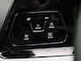 Volkswagen Golf 1.0 eTSI Life | Automaat | Panorama dak | Virtual cockpit | Parkeer sensoren | Stoel/stuur verwarming | Navigatie | Apple Carplay / Android Auto | Sfeerverlichting | Lichtmetalen Velgen |