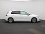 Volkswagen Golf 1.0 eTSI Life | Automaat | Panorama dak | Virtual cockpit | Parkeer sensoren | Stoel/stuur verwarming | Navigatie | Apple Carplay / Android Auto | Sfeerverlichting | Lichtmetalen Velgen |