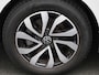 Volkswagen Golf 1.0 eTSI Life | Automaat | Panorama dak | Virtual cockpit | Parkeer sensoren | Stoel/stuur verwarming | Navigatie | Apple Carplay / Android Auto | Sfeerverlichting | Lichtmetalen Velgen |