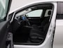 Volkswagen Golf 1.0 eTSI Life | Automaat | Panorama dak | Virtual cockpit | Parkeer sensoren | Stoel/stuur verwarming | Navigatie | Apple Carplay / Android Auto | Sfeerverlichting | Lichtmetalen Velgen |