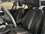 BMW X2 SDrive18i Business X Line Automaat / Panorama dak / Climate control / Parkeer sensoren