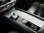 Volvo XC60 T8 Plug-in hybrid AWD Ultra Black Edition | Panoramadak | 360° camera | Luchtvering | Head-up display | Harman Kardon | Stoel- en Stuurverwarming | Trekhaak