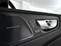 Volvo XC60 T8 Plug-in hybrid AWD Ultra Black Edition | Panoramadak | 360° camera | Luchtvering | Head-up display | Harman Kardon | Stoel- en Stuurverwarming | Trekhaak