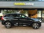 Volvo XC60 2.0 Recharge T6 AWD R-Design|Pano|Camera|CarPlay|Zwart-Zwart