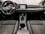 Volkswagen Golf Variant 1.0 TSI Life Sport (APPLE CARPLAY, GROOT NAVI, STUUR/STOELVERWARMING, MEMORY SEAT, GETINT GLAS, SPORTSTOELEN, ALCANTARA, PARKEERSENSOREN, NIEUWSTAAT)