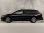 Volkswagen Golf Variant 1.0 TSI Life Sport (APPLE CARPLAY, GROOT NAVI, STUUR/STOELVERWARMING, MEMORY SEAT, GETINT GLAS, SPORTSTOELEN, ALCANTARA, PARKEERSENSOREN, NIEUWSTAAT)