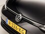 Volkswagen Golf Variant 1.0 TSI Life Sport (APPLE CARPLAY, GROOT NAVI, STUUR/STOELVERWARMING, MEMORY SEAT, GETINT GLAS, SPORTSTOELEN, ALCANTARA, PARKEERSENSOREN, NIEUWSTAAT)