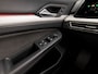 Volkswagen Golf Variant 1.0 TSI Life Sport (APPLE CARPLAY, GROOT NAVI, STUUR/STOELVERWARMING, MEMORY SEAT, GETINT GLAS, SPORTSTOELEN, ALCANTARA, PARKEERSENSOREN, NIEUWSTAAT)