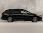 Volkswagen Golf Variant 1.0 TSI Life Sport (APPLE CARPLAY, GROOT NAVI, STUUR/STOELVERWARMING, MEMORY SEAT, GETINT GLAS, SPORTSTOELEN, ALCANTARA, PARKEERSENSOREN, NIEUWSTAAT)