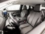 Peugeot 3008 1.6 HYbrid 225 Allure Sport 225Pk Automaat (APPLE CARPLAY, GROOT NAVI, 360 CAMERA, LEDER, KEYLESS, SPORTSTOELEN, GETINT GLAS, LANE ASSIST, NIEUWSTAAT)