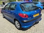 Peugeot 206 1.4 One-line | 5drs | recent nieuwe apk | werkende airco | trekhaak !