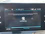 Peugeot 2008 1.2T 100pk Allure Pack | Climate control | Navigatie | Lm velgen | Camera | Apple / Android | All season banden