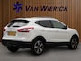 Nissan Qashqai 1.2 Connect Edition | Pano | Keyless | 360 Camera | Stoelverwarming | Trekhaak | Cruise | LM Velgen