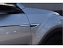 Volkswagen T-Roc 1.5 TSI R-Line Black Style LED grill, Adaptive cruise, Ergo active + Massage, IQ Light, Afn. trekhaak, Camera