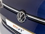 Volkswagen Golf 1.5 eTSI R-Line Business+ 150pk / Dodehoek detectie / Elektrisch verstelbare stoelen met geheugen / Achteruitrijcamera / Stoelverwarming / Apple carplay /