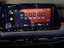 Volkswagen Golf 1.5 eTSI R-Line Business+ 150pk / Dodehoek detectie / Elektrisch verstelbare stoelen met geheugen / Achteruitrijcamera / Stoelverwarming / Apple carplay /