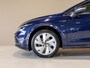 Volkswagen Golf 1.5 eTSI R-Line Business+ 150pk / Dodehoek detectie / Elektrisch verstelbare stoelen met geheugen / Achteruitrijcamera / Stoelverwarming / Apple carplay /