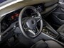 Volkswagen Golf 1.5 eTSI R-Line Business+ 150pk / Dodehoek detectie / Elektrisch verstelbare stoelen met geheugen / Achteruitrijcamera / Stoelverwarming / Apple carplay /