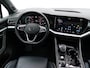 Volkswagen Touareg 3.0 TSi eHybrid 4MOTION Elegance | Nachtvisie | Stoel verwarming/ventilatie + stuurverwarming | Schuif/kantel dak | Luchtvering | Voorruitverwarming | Memory seats |