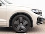 Volkswagen Touareg 3.0 TSi eHybrid 4MOTION Elegance | Nachtvisie | Stoel verwarming/ventilatie + stuurverwarming | Schuif/kantel dak | Luchtvering | Voorruitverwarming | Memory seats |