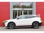 Alfa Romeo Junior 1.2 145PK AUTOMAAT Hybrid IBRIDA SPECIALE | PANORAMA SCHUIF/KANTEL DAK | AFNEEMBARE TREKHAAK | TECHNO PACK: LED MATRIX KOPLAMPEN/AUTOMATISCH DIMMENDE BINNENSPIEGEL/DRAADLOZE TELEFOONLADER/ELEKTRISCH VERSTELBARE EN VERWARMBARE ZIJSPIEGELS MET DODEHOEK DETECTIE, ELEKTRISCH INKLAPBAAR/NAVIGATIE/HANDS-FREE ACHTERKLEP/KEYLESS ENTRY/USB TYPE C/ADAPTIVE CRUISE CONTROL MET LANE CENTERING EN FILE-ASSISTENT/ACHTERUITRIJ CAMERA MET DYNAMISCHE RIJLIJNEN/AUDIOSYSTEEM MET 6 SPEAKERS | PREMIUM PACK: "SPIGA" STOFFEN/ECOLEDER BEKLEDING MET RODE ACCENTEN - 6-VOUDIG ELEKTRISCH VERSTELBARE BESTUURDERSSTOEL, 6-VOUDIG VERSTELBARE PASSAGIERSSTOEL/VERWARMBARE VOORSTOELEN/LEDEREN STUURWIEL/AMBIENT LIGHT/INTERIEURVERLICHTING VOOR EN ACHTER MET LED TOUCH/DONKERE GETINTE ACHTERRUITEN/HOOGGLAS ZWARTE BODYKIT MET RODE ACCENTEN | 18" LICHTMETALEN VELGEN "PETALI" | DRAADLOZE APPLE CARPLAY/ANDROID AUTO |