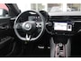 Alfa Romeo Junior 1.2 145PK AUTOMAAT Hybrid IBRIDA SPECIALE | PANORAMA SCHUIF/KANTEL DAK | AFNEEMBARE TREKHAAK | TECHNO PACK: LED MATRIX KOPLAMPEN/AUTOMATISCH DIMMENDE BINNENSPIEGEL/DRAADLOZE TELEFOONLADER/ELEKTRISCH VERSTELBARE EN VERWARMBARE ZIJSPIEGELS MET DODEHOEK DETECTIE, ELEKTRISCH INKLAPBAAR/NAVIGATIE/HANDS-FREE ACHTERKLEP/KEYLESS ENTRY/USB TYPE C/ADAPTIVE CRUISE CONTROL MET LANE CENTERING EN FILE-ASSISTENT/ACHTERUITRIJ CAMERA MET DYNAMISCHE RIJLIJNEN/AUDIOSYSTEEM MET 6 SPEAKERS | PREMIUM PACK: "SPIGA" STOFFEN/ECOLEDER BEKLEDING MET RODE ACCENTEN - 6-VOUDIG ELEKTRISCH VERSTELBARE BESTUURDERSSTOEL, 6-VOUDIG VERSTELBARE PASSAGIERSSTOEL/VERWARMBARE VOORSTOELEN/LEDEREN STUURWIEL/AMBIENT LIGHT/INTERIEURVERLICHTING VOOR EN ACHTER MET LED TOUCH/DONKERE GETINTE ACHTERRUITEN/HOOGGLAS ZWARTE BODYKIT MET RODE ACCENTEN | 18" LICHTMETALEN VELGEN "PETALI" | DRAADLOZE APPLE CARPLAY/ANDROID AUTO |