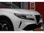 Alfa Romeo Junior 1.2 145PK AUTOMAAT Hybrid IBRIDA SPECIALE | PANORAMA SCHUIF/KANTEL DAK | AFNEEMBARE TREKHAAK | TECHNO PACK: LED MATRIX KOPLAMPEN/AUTOMATISCH DIMMENDE BINNENSPIEGEL/DRAADLOZE TELEFOONLADER/ELEKTRISCH VERSTELBARE EN VERWARMBARE ZIJSPIEGELS MET DODEHOEK DETECTIE, ELEKTRISCH INKLAPBAAR/NAVIGATIE/HANDS-FREE ACHTERKLEP/KEYLESS ENTRY/USB TYPE C/ADAPTIVE CRUISE CONTROL MET LANE CENTERING EN FILE-ASSISTENT/ACHTERUITRIJ CAMERA MET DYNAMISCHE RIJLIJNEN/AUDIOSYSTEEM MET 6 SPEAKERS | PREMIUM PACK: "SPIGA" STOFFEN/ECOLEDER BEKLEDING MET RODE ACCENTEN - 6-VOUDIG ELEKTRISCH VERSTELBARE BESTUURDERSSTOEL, 6-VOUDIG VERSTELBARE PASSAGIERSSTOEL/VERWARMBARE VOORSTOELEN/LEDEREN STUURWIEL/AMBIENT LIGHT/INTERIEURVERLICHTING VOOR EN ACHTER MET LED TOUCH/DONKERE GETINTE ACHTERRUITEN/HOOGGLAS ZWARTE BODYKIT MET RODE ACCENTEN | 18" LICHTMETALEN VELGEN "PETALI" | DRAADLOZE APPLE CARPLAY/ANDROID AUTO |