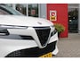 Alfa Romeo Junior 1.2 145PK AUTOMAAT Hybrid IBRIDA SPECIALE | PANORAMA SCHUIF/KANTEL DAK | AFNEEMBARE TREKHAAK | TECHNO PACK: LED MATRIX KOPLAMPEN/AUTOMATISCH DIMMENDE BINNENSPIEGEL/DRAADLOZE TELEFOONLADER/ELEKTRISCH VERSTELBARE EN VERWARMBARE ZIJSPIEGELS MET DODEHOEK DETECTIE, ELEKTRISCH INKLAPBAAR/NAVIGATIE/HANDS-FREE ACHTERKLEP/KEYLESS ENTRY/USB TYPE C/ADAPTIVE CRUISE CONTROL MET LANE CENTERING EN FILE-ASSISTENT/ACHTERUITRIJ CAMERA MET DYNAMISCHE RIJLIJNEN/AUDIOSYSTEEM MET 6 SPEAKERS | PREMIUM PACK: "SPIGA" STOFFEN/ECOLEDER BEKLEDING MET RODE ACCENTEN - 6-VOUDIG ELEKTRISCH VERSTELBARE BESTUURDERSSTOEL, 6-VOUDIG VERSTELBARE PASSAGIERSSTOEL/VERWARMBARE VOORSTOELEN/LEDEREN STUURWIEL/AMBIENT LIGHT/INTERIEURVERLICHTING VOOR EN ACHTER MET LED TOUCH/DONKERE GETINTE ACHTERRUITEN/HOOGGLAS ZWARTE BODYKIT MET RODE ACCENTEN | 18" LICHTMETALEN VELGEN "PETALI" | DRAADLOZE APPLE CARPLAY/ANDROID AUTO |