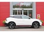 Alfa Romeo Junior 1.2 145PK AUTOMAAT Hybrid IBRIDA SPECIALE | PANORAMA SCHUIF/KANTEL DAK | AFNEEMBARE TREKHAAK | TECHNO PACK: LED MATRIX KOPLAMPEN/AUTOMATISCH DIMMENDE BINNENSPIEGEL/DRAADLOZE TELEFOONLADER/ELEKTRISCH VERSTELBARE EN VERWARMBARE ZIJSPIEGELS MET DODEHOEK DETECTIE, ELEKTRISCH INKLAPBAAR/NAVIGATIE/HANDS-FREE ACHTERKLEP/KEYLESS ENTRY/USB TYPE C/ADAPTIVE CRUISE CONTROL MET LANE CENTERING EN FILE-ASSISTENT/ACHTERUITRIJ CAMERA MET DYNAMISCHE RIJLIJNEN/AUDIOSYSTEEM MET 6 SPEAKERS | PREMIUM PACK: "SPIGA" STOFFEN/ECOLEDER BEKLEDING MET RODE ACCENTEN - 6-VOUDIG ELEKTRISCH VERSTELBARE BESTUURDERSSTOEL, 6-VOUDIG VERSTELBARE PASSAGIERSSTOEL/VERWARMBARE VOORSTOELEN/LEDEREN STUURWIEL/AMBIENT LIGHT/INTERIEURVERLICHTING VOOR EN ACHTER MET LED TOUCH/DONKERE GETINTE ACHTERRUITEN/HOOGGLAS ZWARTE BODYKIT MET RODE ACCENTEN | 18" LICHTMETALEN VELGEN "PETALI" | DRAADLOZE APPLE CARPLAY/ANDROID AUTO |