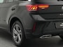 Volkswagen T-Roc R-Line 1.5 TSI 150 PK Automaat | LED Plus | Trekhaak | Achteruitrij Camera | Climate Control | Ergo-Active Voorstoelen | Navigatie |